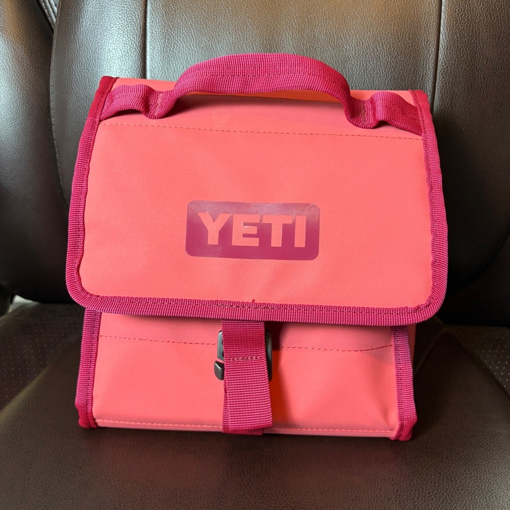 YETI Lunch Bag Unisex OS Daytrip Insulated Fold-and-Go Bimini Pink